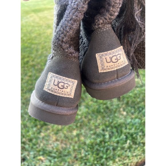 Ugg Boots knit fringe grey good condition size 9 - Picture 3 of 9